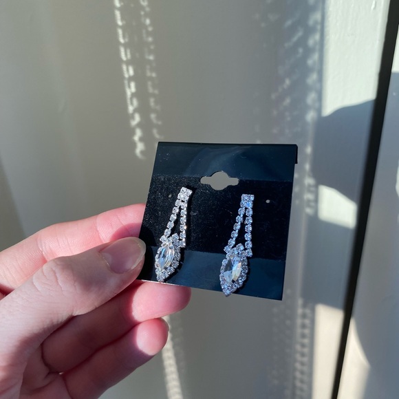 Drop Earrings - Picture 1 of 2